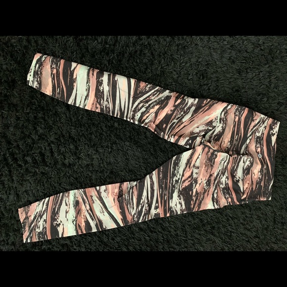 Luluemon tights Size 4 - Picture 2 of 3